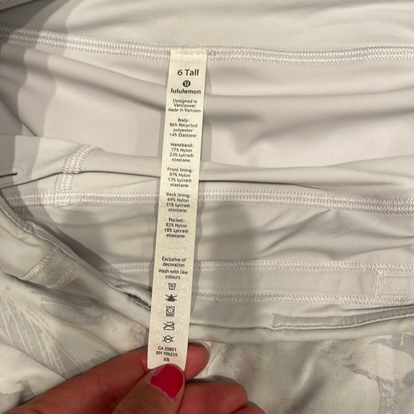 LuLulemon tennis skirt size 6 tall - Picture 3 of 4